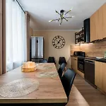 Uminskiego Spacious By Bookinghost Appartement *