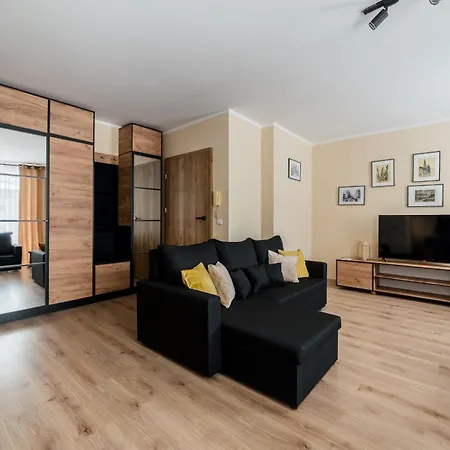 Apartment Uminskiego Spacious By Bookinghost