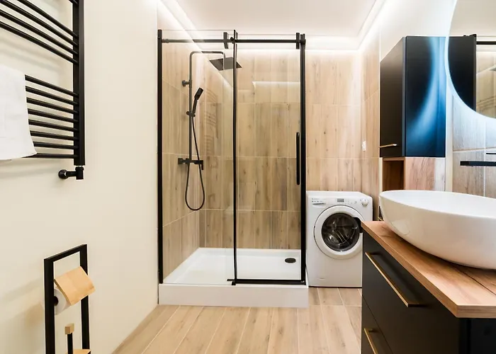 Apartment Uminskiego Spacious By Bookinghost